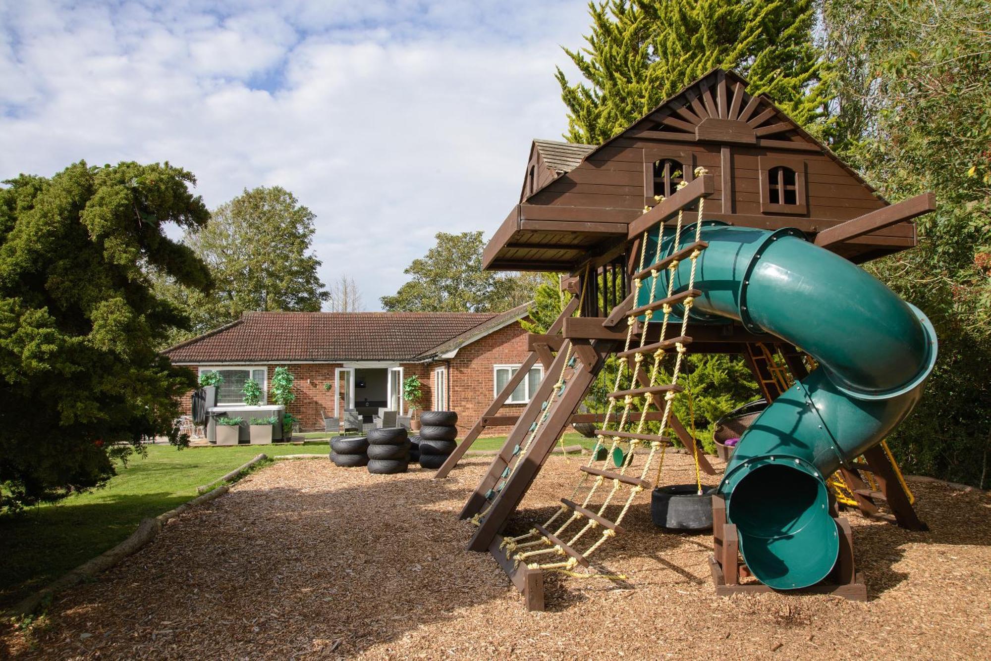 Deluxe 4 Or 5 Bed House With Hot Tub, Cinema Room Sleeps 15 Saffron Walden Esterno foto