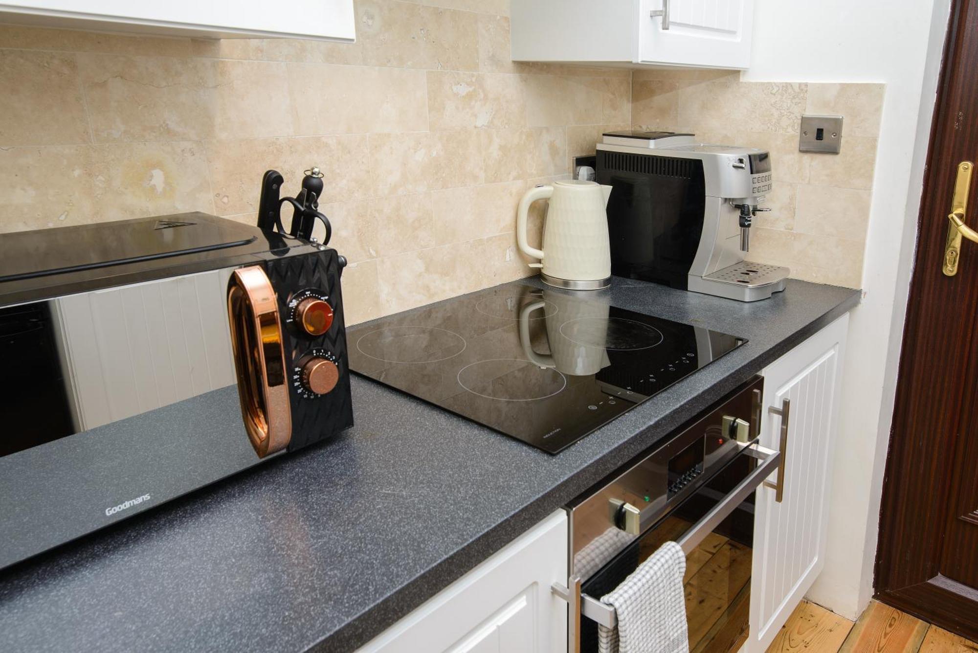 Deluxe 4 Or 5 Bed House With Hot Tub, Cinema Room Sleeps 15 Saffron Walden Esterno foto