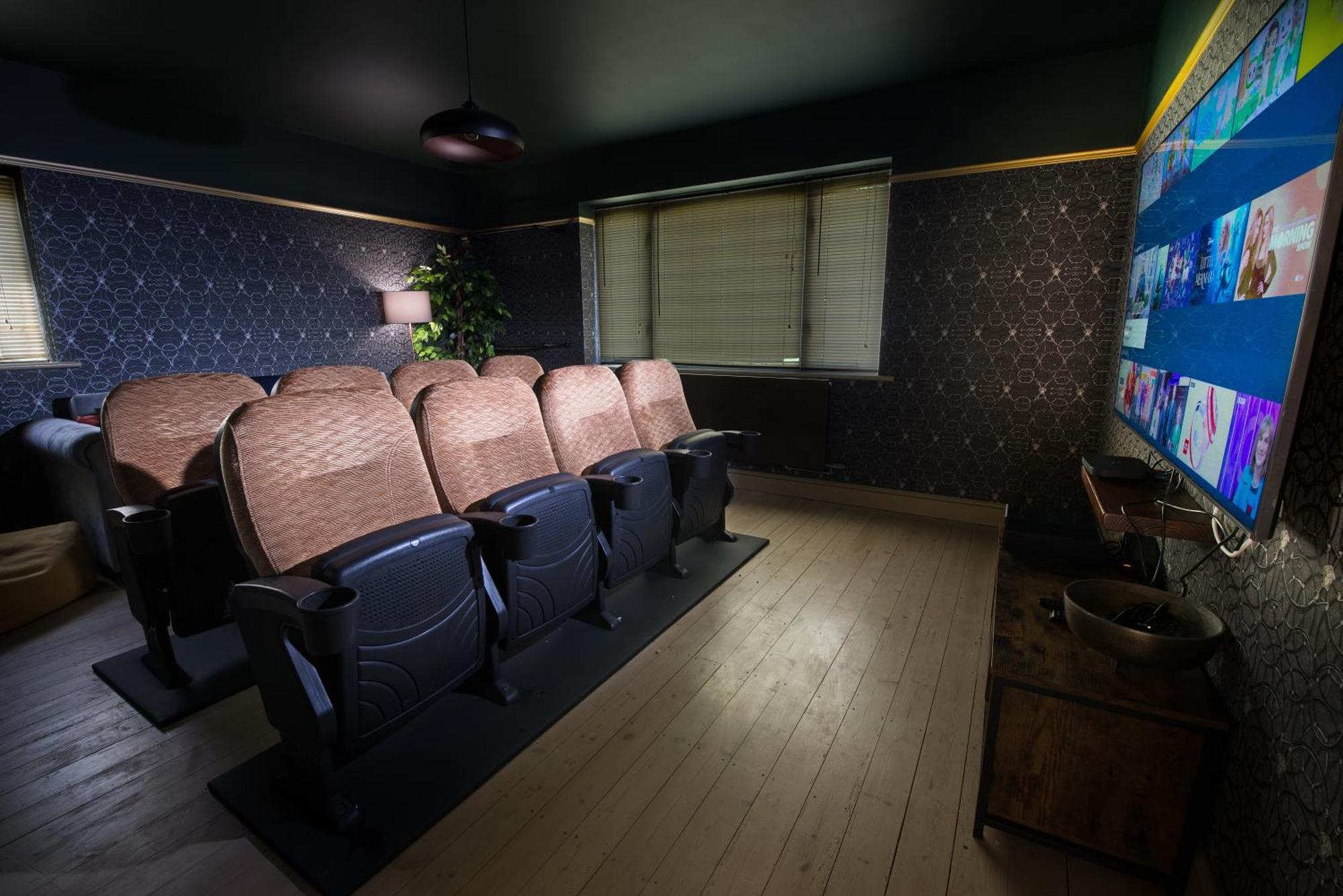 Deluxe 4 Or 5 Bed House With Hot Tub, Cinema Room Sleeps 15 Saffron Walden Esterno foto