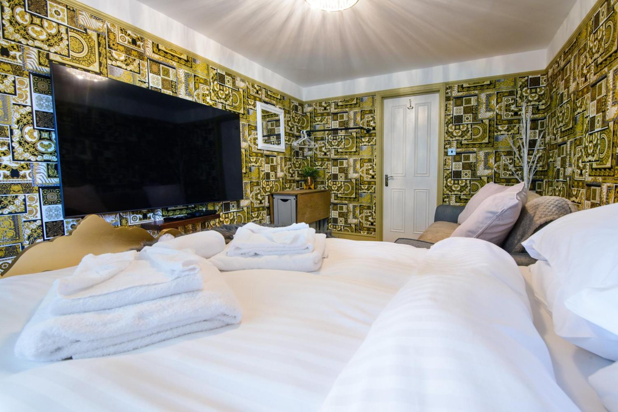 Deluxe 4 Or 5 Bed House With Hot Tub, Cinema Room Sleeps 15 Saffron Walden Esterno foto