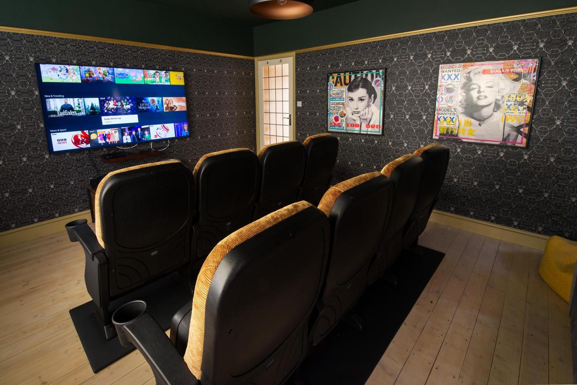 Deluxe 4 Or 5 Bed House With Hot Tub, Cinema Room Sleeps 15 Saffron Walden Esterno foto